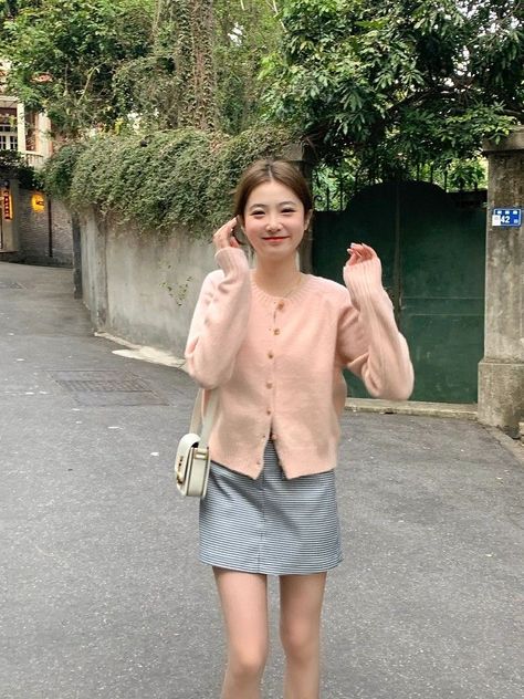 Cardigan Styles, Casual College Outfits, Korean Casual Outfits, Casual Day Outfits, Korean Fashion Trends, Ulzzang Fashion, Korea Fashion, Cardigan Fashion, 가을 패션