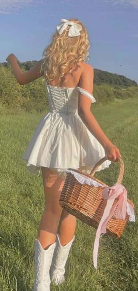 10 types + 26 Short dress with cowboy boots *look taller tips!* Short Dress Cowboy Boots, Short Dress With Cowboy Boots, Taller Tips, Dress With Cowboy Boots, White Tube Dress, Fashion Advice Woman, Woman Tips, Dresses With Cowboy Boots, Boots Look