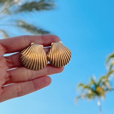 Channel beach vibes and make a statement with our stunning seashell earrings! 🐚✨ Perfect for adding a touch of seaside glamour to your look. Retail Jewelry, Seashell Earrings, Beach Vibes, Beach Vibe, Sea Shells, Handmade Jewelry, Instagram, Handmade Jewellery