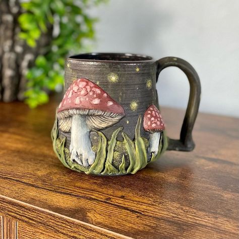 Plant Pot Pottery Ideas, Mushroom Ceramic Mug, Mushroom Mugs, Flower Teapot, Amanita Mushroom, Coffee Cup Art, Pottery Lessons, Nerd Crafts, Pottery Painting Designs