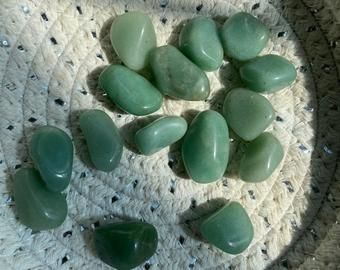 Love Light and Positive Energy by LegitArte on Etsy Green Heart Chakra, Emotional Recovery, Crystal Room, Celestite Crystal, Crystal Vibes, Green Aventurine Crystal, Crystal Aesthetic, Aventurine Crystal, Tourmalinated Quartz