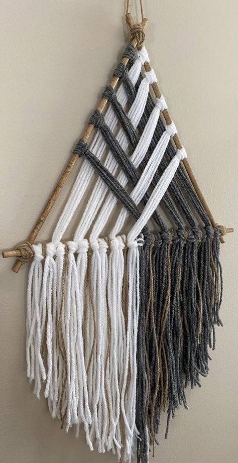 Macrame With Crochet Yarn, Horizontal Macrame Wall Hanging, Yarn Hanging Diy, How To Make Macrame Wall Hangings, Macrame With Yarn, Yarn Wall Art Diy, Boho Yarn Wall Art, Hanging Yarn Wall Art, Cross Macrame