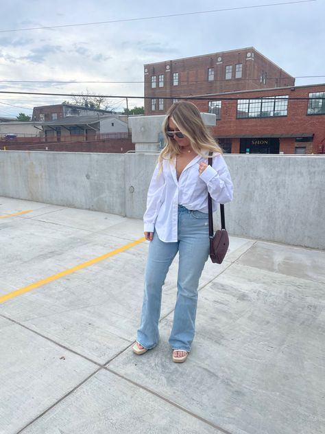 Flare Jean Outfit, Flare Jeans Outfit, Outfit Inspo Casual, Jeans Outfits, Vintage Flare, White Button Down, Jeans Outfit, 2024 Fashion, White Shirt Dress