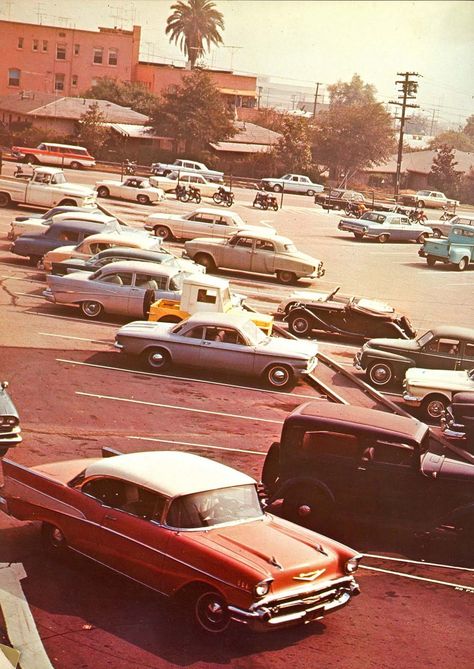 Burbank High School Parking, 1960s Vintage Cars 1950s, Toluca Lake, Burbank California, New Retro Wave, Cars Usa, Fotografi Vintage, San Fernando Valley, Car Lot, Vintage Americana