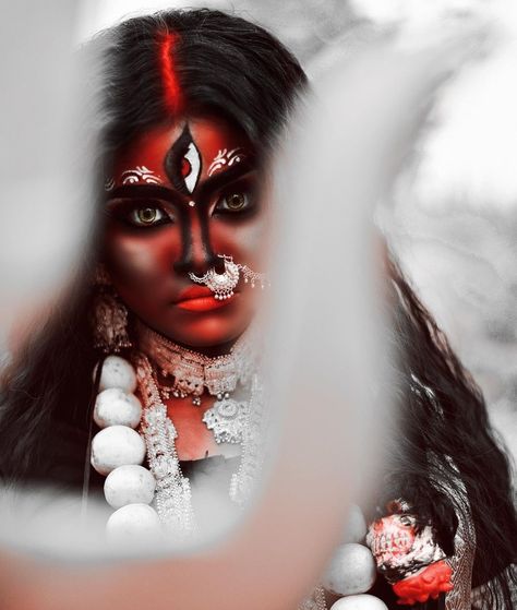 Matarani Navratri, Mahakali Maa, Goddess Photoshoot, Kali Images, Ma Kali, Maa Kali Images, Jay Mataji, Kathak Dance, Kali Maa