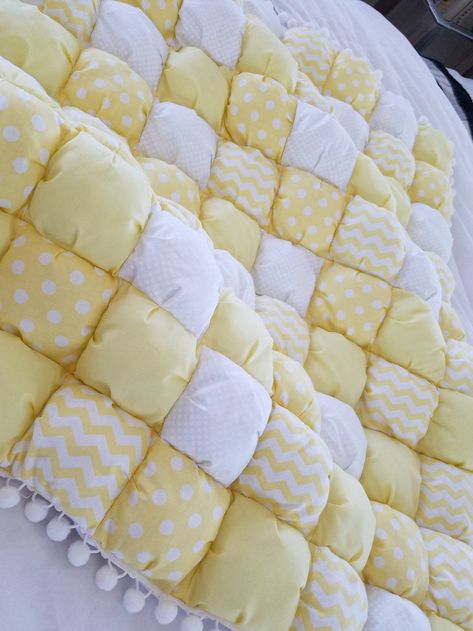 Bubble Baby QuiltYellow & White Biscuit Quilt Puff Quilt | Etsy Bubble Quilt Pattern, Puff Quilt Pattern, Puff Quilts, Puff Blanket, Biscuit Quilt, Puffy Quilt, Bubble Blanket, Puffy Blanket, Shades Of Pastel