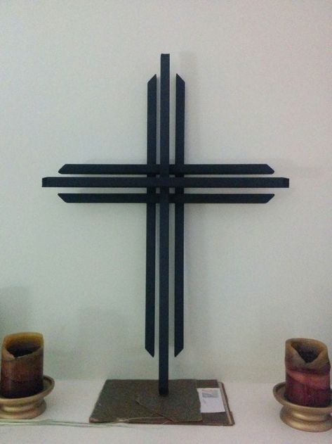 Wooden Crosses Diy, Wood Crosses Diy, Metal Building Designs, Cross Wall Art, Horseshoe Projects, Simple Wood Carving, Wooden Crosses, Welding Art Projects, Horseshoe Art