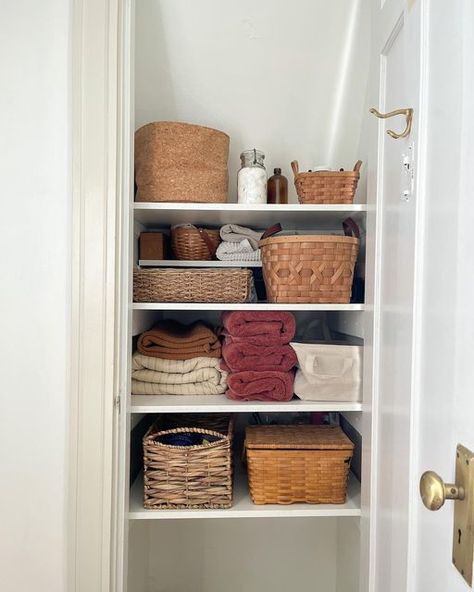 Mariah North on Instagram: "This week’s organization to-do: closets. Linen closet ✔️ Pantry ✔️" Medicine Storage Ideas Organizations, Linen Closet Aesthetic, Farmhouse Linen Closet, You Organization, Vintage Storage Ideas, Minimalist Linen Closet, Open Closet Organization, Organized Pantry, Organized Closet