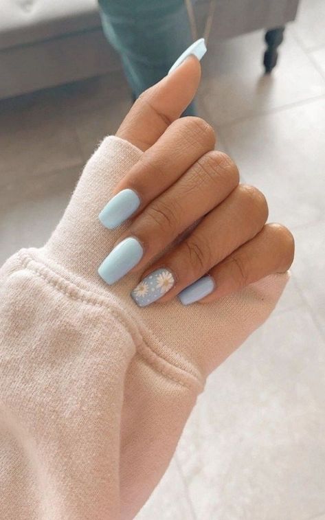 Summer Nails 2022, Blue And White Nails, Light Blue Nails, Bright Summer Nails, Nail Shimmer, Nails 2022, Daisy Nails, Bleu Pastel, Blue Nail