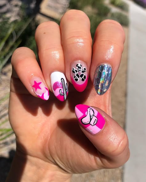 Nail Designs Cowgirl, Nails With Cowboy Hat, Dolly Parton Inspired Nails, Cowboy Hat Nails Design, Pink Western Nails Acrylic, Cowgirl Barbie Nails, Dolly Parton Nails Ideas, Pink Disco Cowgirl Nails, Cowgirl Disco Nails