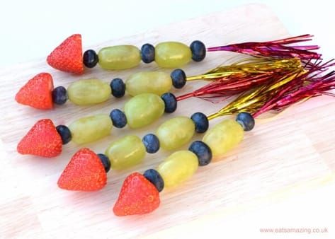 Fruit Rockets, Creative Healthy Snacks, Birthday Party Appetizers, Rocket Recipes, Bonfire Night Crafts, Fancy Desserter, Silvester Snacks, Bonfire Night Food, Super Healthy Snacks