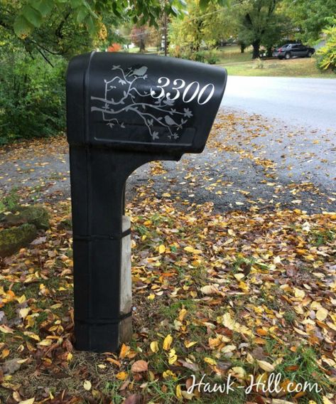 15 Mailbox Makeovers for Instant Curb Appeal Plastic Mailbox Makeover Ideas, Porch Construction, Mailbox Designs, Painted Mailbox, Cool Mailboxes, Mailbox Makeover, Mailbox Landscaping, Painted Mailboxes, Diy Mailbox