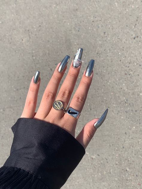 nails Metallica Nails, Artsy Nails, Nails With Silver, Silver Nails, Nail Inspiration, Gorgeous Nails, Nails Inspiration, Metallica, Hair Makeup