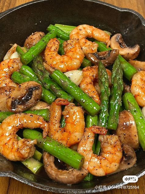 Shrimp Asparagus, Asparagus And Mushrooms, Shrimp And Asparagus, Healthy Food Dishes, Healthy Food Motivation, Healthy Lifestyle Food, Health Dinner Recipes, Vegetable Stir Fry, Healthy Meal Prep