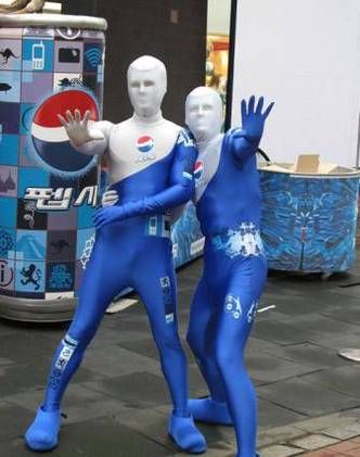 Pepsi zentai Halloween Costume Coke Vs Pepsi, Pepsi Man, Guerilla Marketing, Pepsi Cola, Man Vs, Video Game Characters, Guy Pictures, Favorite Drinks, Game Character