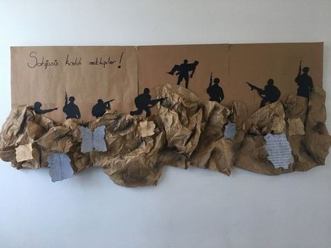 معرض فني, Library Themes, School Board Decoration, School Creative, School Murals, 17 Agustus, School Displays, Paper Mache Sculpture, Board Decoration