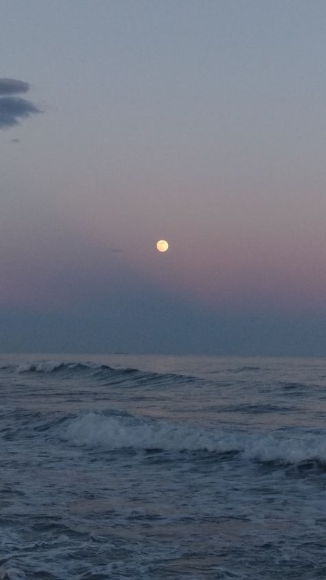 Lalala Aesthetic Wallpaper, Moon Beach Wallpaper, Moon Beach, Playlist Covers Photos, Moon Lover, Night Sky Painting, Ocean Photos, Beach Wallpaper, Sea Water