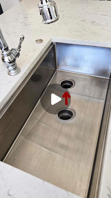 Pans in a pod on Instagram: "Before using an offset sink we didn’t know this was an option. After we used one we can’t believe we’ve been living 30+ years without one!! Why hasn’t this been invented earlier, it just makes so much sense!
.
.
.
#kitchen #kitchendesign #interiordesign #home #homedecor #design #cooking #homedesign #renovation #kitcheninspo #kitchenremodel #hack #kitcheninspiration #homeimprovement #homeideas" Kitchen Sinks 2024, Kitchen Sink Options, Kitchen Sink Ideas, Kitchen Island With Sink, Sinks Kitchen, Sink In Island, Colorado House, Kitchen Sink Design, Prep Sink