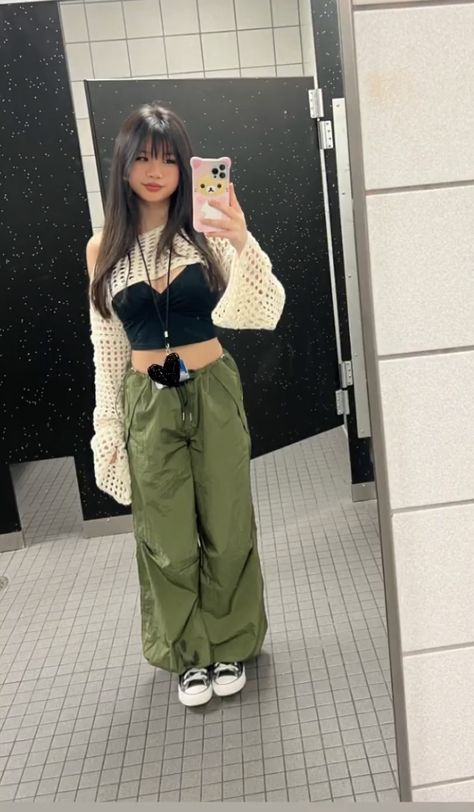 Jeans And Shrug Outfit, Kpop Shirt Outfit, Hollow Sweater Outfit, Cargo Pants Alt Outfit, Rave Cargo Pants Outfit, Pretty Outfits Shein, Outfit Inspo Cargos, Hollow Out Sweater Outfit, Half Corset Outfit