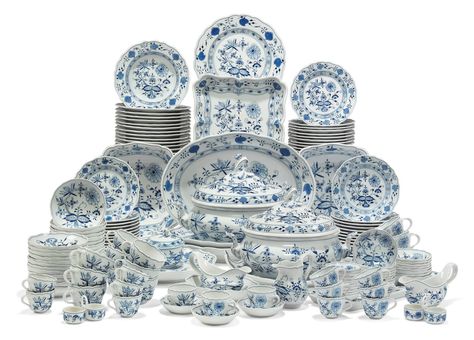 Farmhouse Style Dining Room, Brideshead Revisited, Crossed Swords, Meissen Porcelain, Table Service, Blue Onion, Porcelain Blue, Blue Plates, Swords