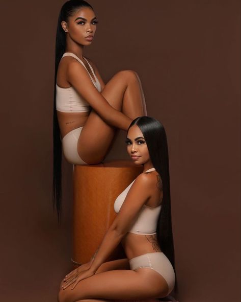 Duo Model Poses, Bestie Photoshoot Ideas Black Women, Friend Photoshoot Black Women, Lingerielook Photoshoot Duo, Bundles Photoshoot Ideas, Photoshoot Ideas For Best Friends Black, Best Friend Photoshoot Studio, Duo Photoshoot, Two Person Photoshoot