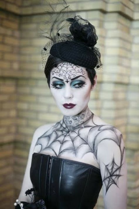 Black widow, spider makeup. Creative Halloween Makeup, Halloweenský Makeup, Halloween Decor Diy, Vampire Makeup, Halloween Makeup Scary, Halloween Makeup Inspiration, Spider Webs, Halloween Costumes Makeup, Goth Makeup