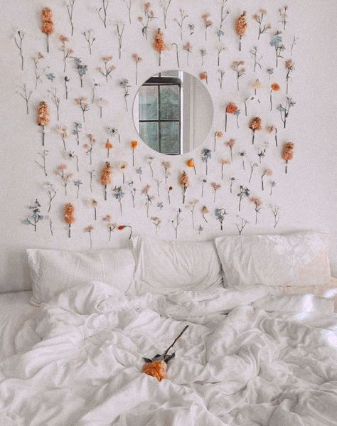 Townhome Decorating, Wall Behind Bed, Bedroom Decoration Ideas, Apartment Bedding, Dream Dorm, Dorm Inspiration, Yellow Room, Diy Canvas Wall Art, Student House