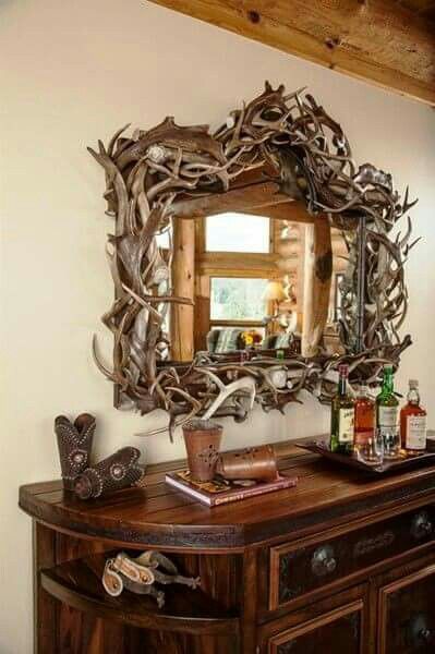 Love the antler mirror!!! Western Interior Design, Thanksgiving Table Settings Simple, Western Interior, Deer Antler Decor, Antlers Decor, Western Kitchen, Driftwood Mirror, Cowgirl Magazine, Hunting Decor