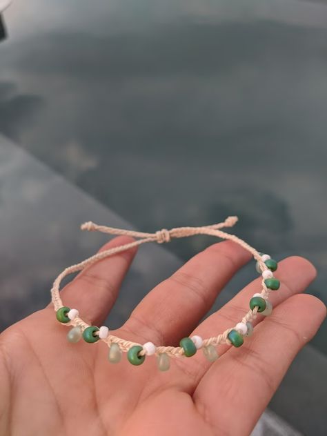 Seaglass Beaded Anklet/blue Green Beachy Anklet/handmade - Etsy Clay Anklet Ideas, Beachy Beaded Bracelets, Songcord Ideas, Diy Summer Jewelry, Summer Jewelry Diy, Diy Anklet, Bead Anklets, Beachy Anklets, Anklet Ideas