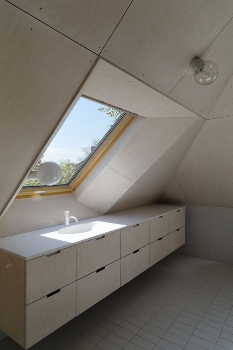 Attic Inspiration, 60s House, Diy Room Furniture, Diy Cat Litter, Litter Box Furniture, Modernist House, Cat Litter Box Furniture, Furniture Small Spaces, Diy Baby Furniture