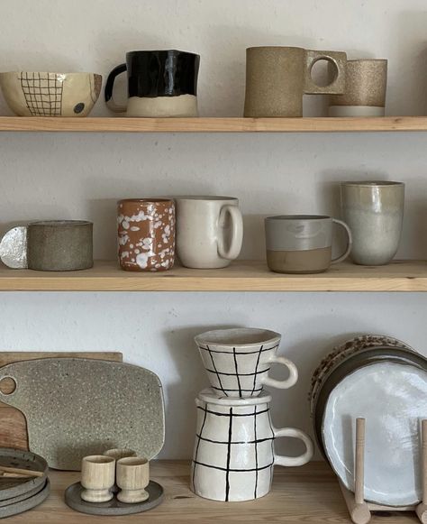 Ceramic Mugs Aesthetic, Ceramic Aesthetic, Mugs Aesthetic, Aesthetic Decoration, Vase Ceramic, Keramik Design, Diy Pottery, Ceramics Ideas Pottery, Pottery Studio