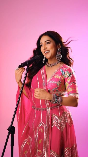 Neeti Mohan, Sing For You, Amazing Funny Facts, Funny Facts, Singing, Funny, On Instagram, Quick Saves, Instagram