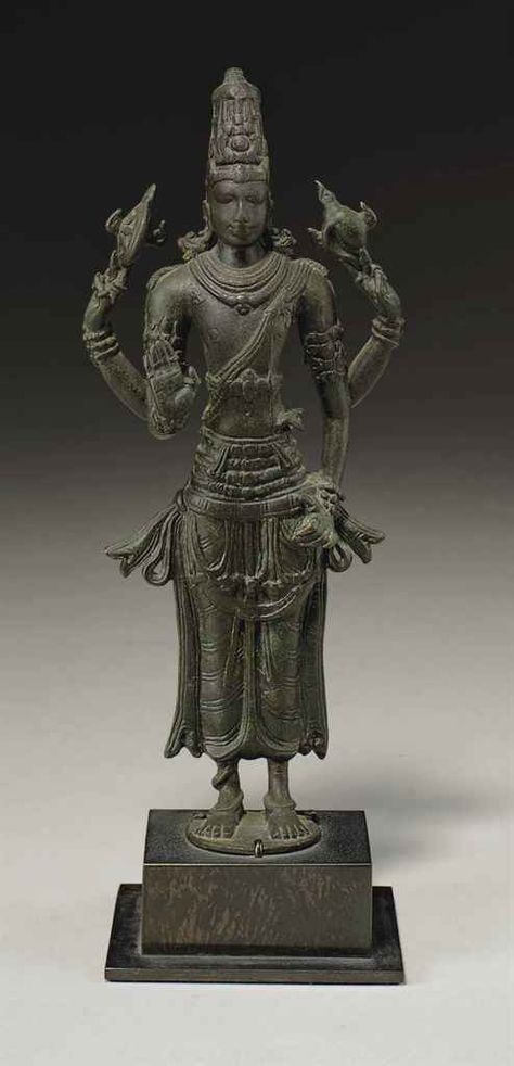 A rare bronze figure of Vishnu Painting Of Buddha, Southeast Asian Art, Chola Dynasty, Antique Bronze Statue, Asian Sculptures, Southeast Asian Arts, Hindu Statues, Indian Sculpture, Southeast Asian