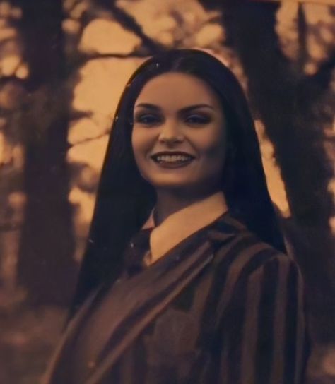 Young Morticia Addams, Wednesday Characters, Wednesday 2022, Gomez And Morticia, Gomez Addams, Addams Family Wednesday, Vampire Aesthetic, Yearbook Pictures, Morticia Addams