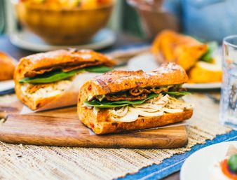 Chicken and Spinach Baguette Sandwich Chicken Baguette, Cob Bread, Warm Weather Recipes, Sandwich Chicken, Sundried Tomato Chicken, Baguette Sandwich, Baguette Recipe, Easy Sandwich Recipes, Bread Bakery