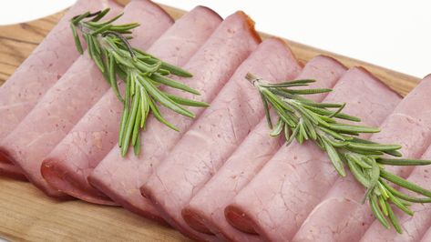 15 Uses For Leftover Deli Meat That Don't Involve Making A Sandwich - The Daily Meal Deli Ham Recipes, Recipes Using Ham, Easy Vacation Meals, Meat Pasta Recipes, Deli Meat Recipes, Making A Sandwich, Chicken Lunch, Breakfast Meat, Lunch Meat Recipes