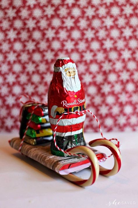 Diy Santa Sleigh, Santa Sleigh Candy, Christmas Candy Crafts, Candy Sleigh, Candy Cane Sleigh, Christmas Candy Gifts, Sleigh Christmas, Diy Santa, Santa Candy