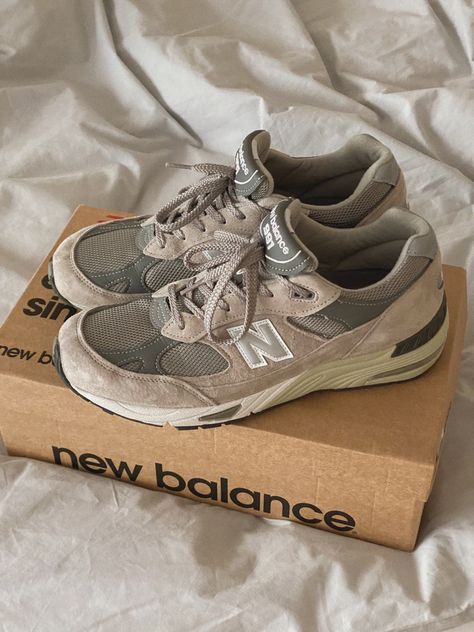 New Balance 991, New Balance Outfit, Fashion Shoes Sneakers, Hype Shoes, Stylish Mens Outfits, Fashion Wishlist, Swag Shoes, Comfy Shoes, Formal Shoes