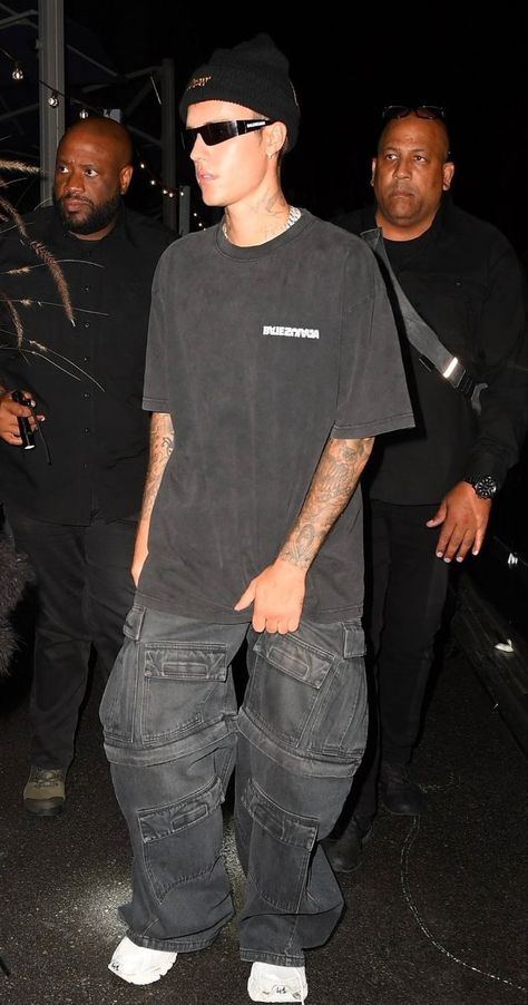 Pin de Dz-Rae Jara em scally | Amor da minha vida Balenciaga Menswear Street Styles, Justin Bieber Fashion, Balenciaga Street Style, Balenciaga Outfits, Man Street Style, Balenciaga Outfit, Justin Bieber Outfits, Justin Bieber Style, Man Outfit