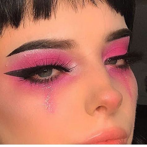 Grunge Eyeliner, Eyeliner Cat, Eyeliner Aesthetic, Rosa Make-up, Makeup Practice, E Girl Makeup, Purple Eyeliner, Makeup Things, Pink Eyeliner