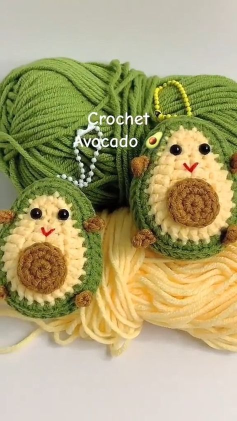 Plants Crochet, Crochet Avocado, Avocado Keychain, Love Plants, Keychain Crochet, Crochet Amigurumi, Keychains, Avocado, Audio