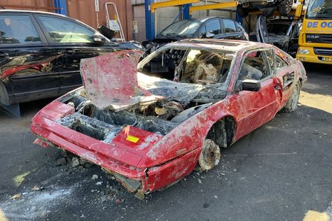 Volée en 1994, cette Ferrari Mondial (1987) a été retrouvée au fond de l'eau, à Amsterdam (Pays-Bas). Ferrari Mondial, Ferrari 288 Gto, Monochrome Watches, Horse Logo, Throw In The Towel, Fire Brigade, Ferrari F40, Engine Block, Top Gear