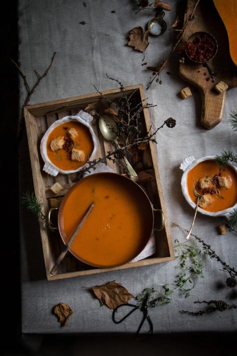 Soup Photography, Chorizo Soup, Crockpot Soups, Indian Soup, Roasted Butternut Squash Soup, Sundried Tomato, Crockpot Soup Recipes, Food Photography Inspiration, Hearty Stews