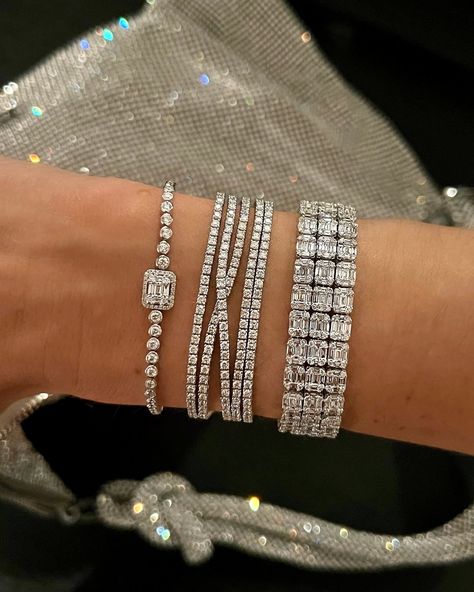 White Gold Tennis Bracelet, Bracelet Size Chart, Diamond Baguette, Diamond Jewelry Designs, Silver Jewelry Necklace, Classy Jewelry, Silver Jewelry Fashion, Tennis Bracelet Diamond, Statement Bracelet