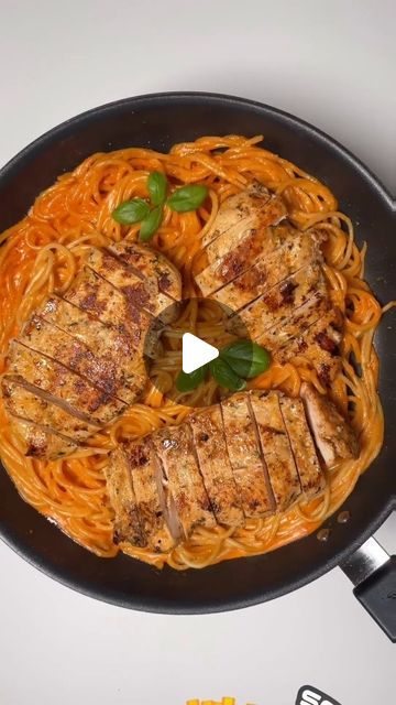 Pasta Tomato, Bon Appetite Recipes, Pasta Recipes Alfredo, Cooking Pasta, Chicken Alfredo Pasta, Cooked Pasta, Pasta Water, Creamy Tomato Sauce, Tomato Sauce Recipe