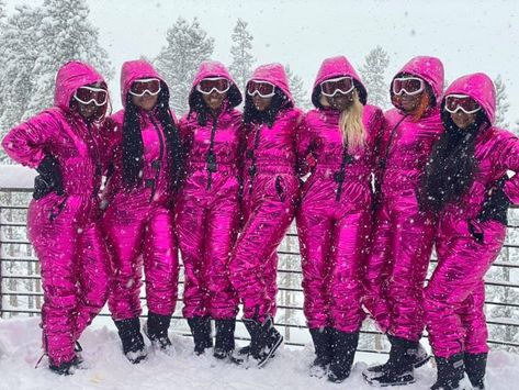 #Skitrip #Skiing #skioutfits #Blackgirlsski #Girlsquad #blackgirlsquad Girls Ski Trip Outfits, Ski Trip Fashion, Girls Ski Trip, Snow Outfits For Women, Ski Fits, Ski Trip Outfit, Cabin Trip, Colorado Outfits, Snow Trip