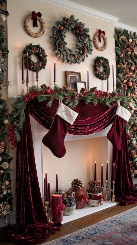 Achieve a sophisticated holiday ambiance with these festive burgundy Christmas decor ideas for a chic seasonal setup. Santa Christmas Decorations, Hotel Holiday Decor, Fireplace Christmas Decorations, French Christmas Decor, Ideas Decoracion Navidad, Burgundy Christmas, Luxury Christmas Decor, Christmas Decor Trends, Chic Christmas Decor