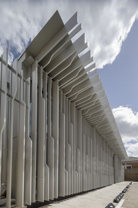 Creative acoustic paneling reinforces shadows created by this building's facade. Retaining Wall Facade, Hospital Exterior, Exterior Elevation, Building Details, Facade Pattern, Architectural Pattern, Retail Facade, Facade Material, Strip Mall