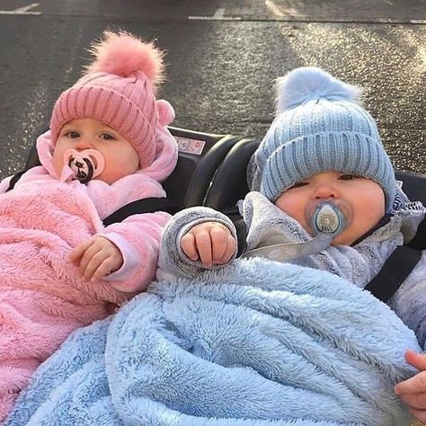 #baby#babyy#lovethiskid #mylittlmen #Justbaby #sweetdream طفلة حديثة الولادة, Twin Baby Boys, Boy Girl Twins, Anak Manja, Cute Twins, Foto Baby, Twin Babies