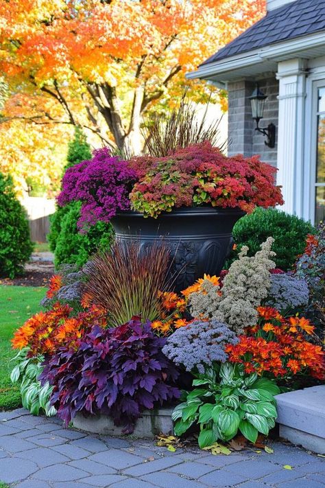 fall_outdoor_planters (22) Planters Outdoor Ideas, Fall Planters Outdoor, Front Landscaping Design, Fall Urn, Fall Flower Pots, Fall Pots, Fall Landscaping, Planters Outdoor, Large Backyard Landscaping